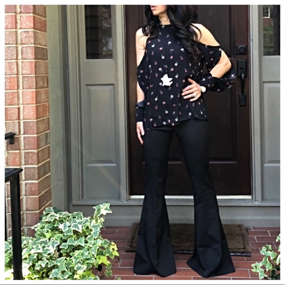 ✨LAST ONE✨Cold shoulder boho chic black floral top - Picture 6 of 8